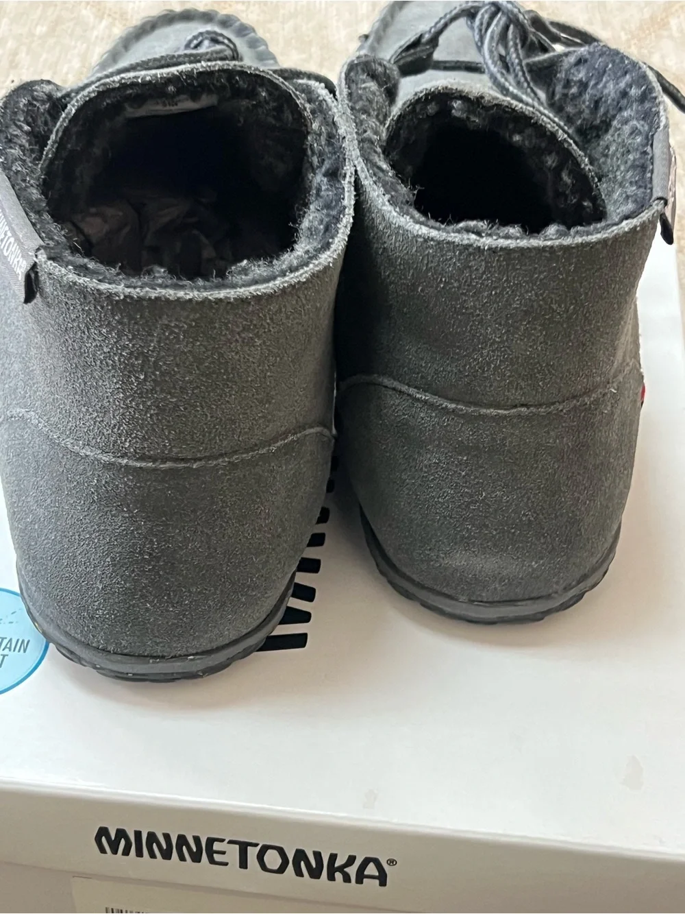 Minnetonka Men's Gray Suede Chukka Boots